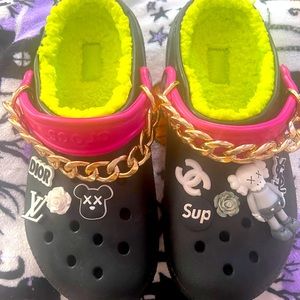 NWT Custom Crocs with faux fur size 8